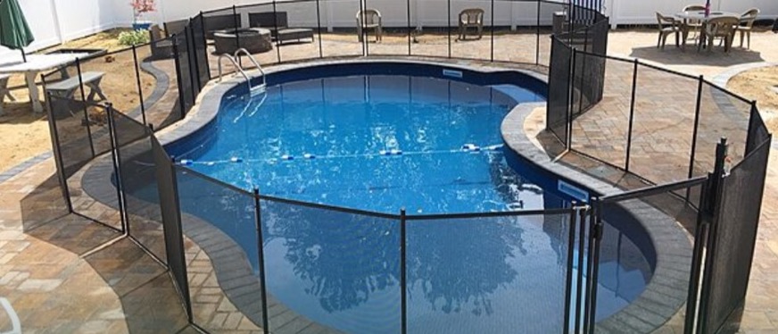 Pool safety fence with self-closing, self-latching gate